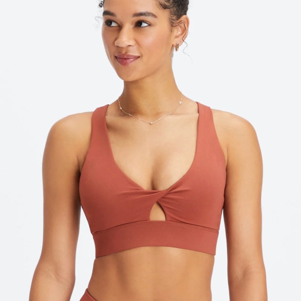 NWOT Fabletics Oasis Twist Sports Bra